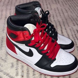 Air Jordan 1 Retro High Satin Black Toe